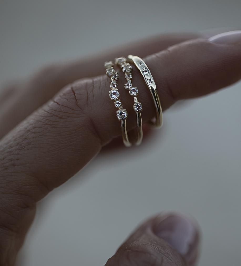 Elegant Gold Wedding Band with Round Lab-Grown Diamonds