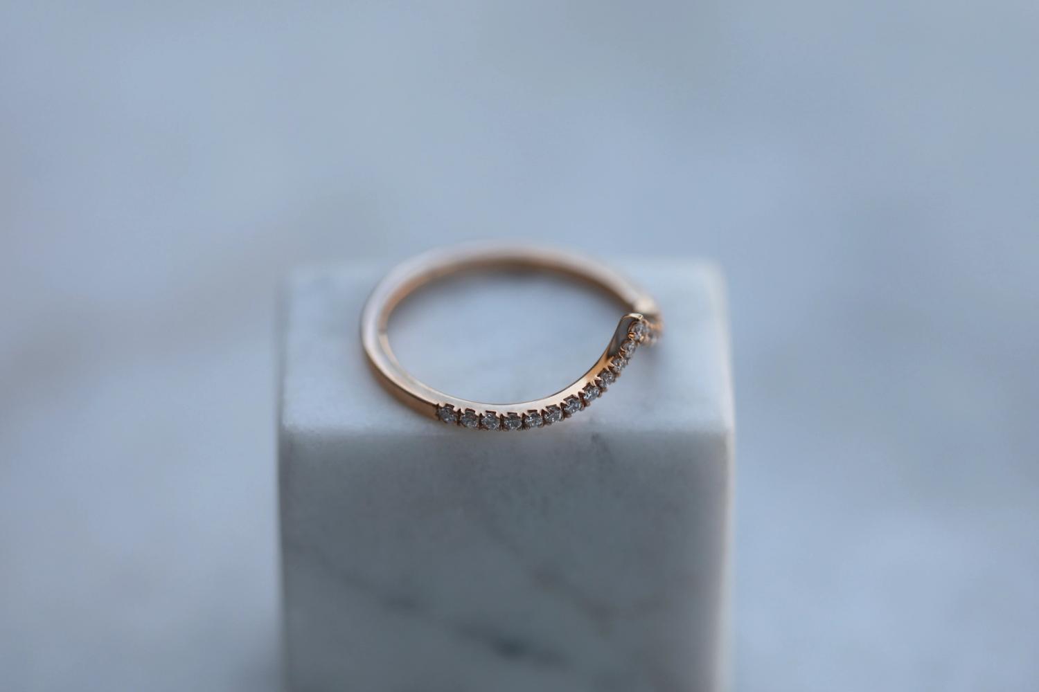 0.225 TCW Round Lab-Grown Diamond V-Curve Wedding Band 5