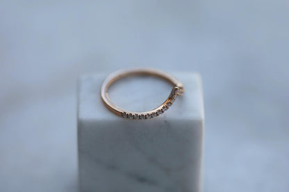 0.225 TCW Round Lab-Grown Diamond V-Curve Wedding Band 5