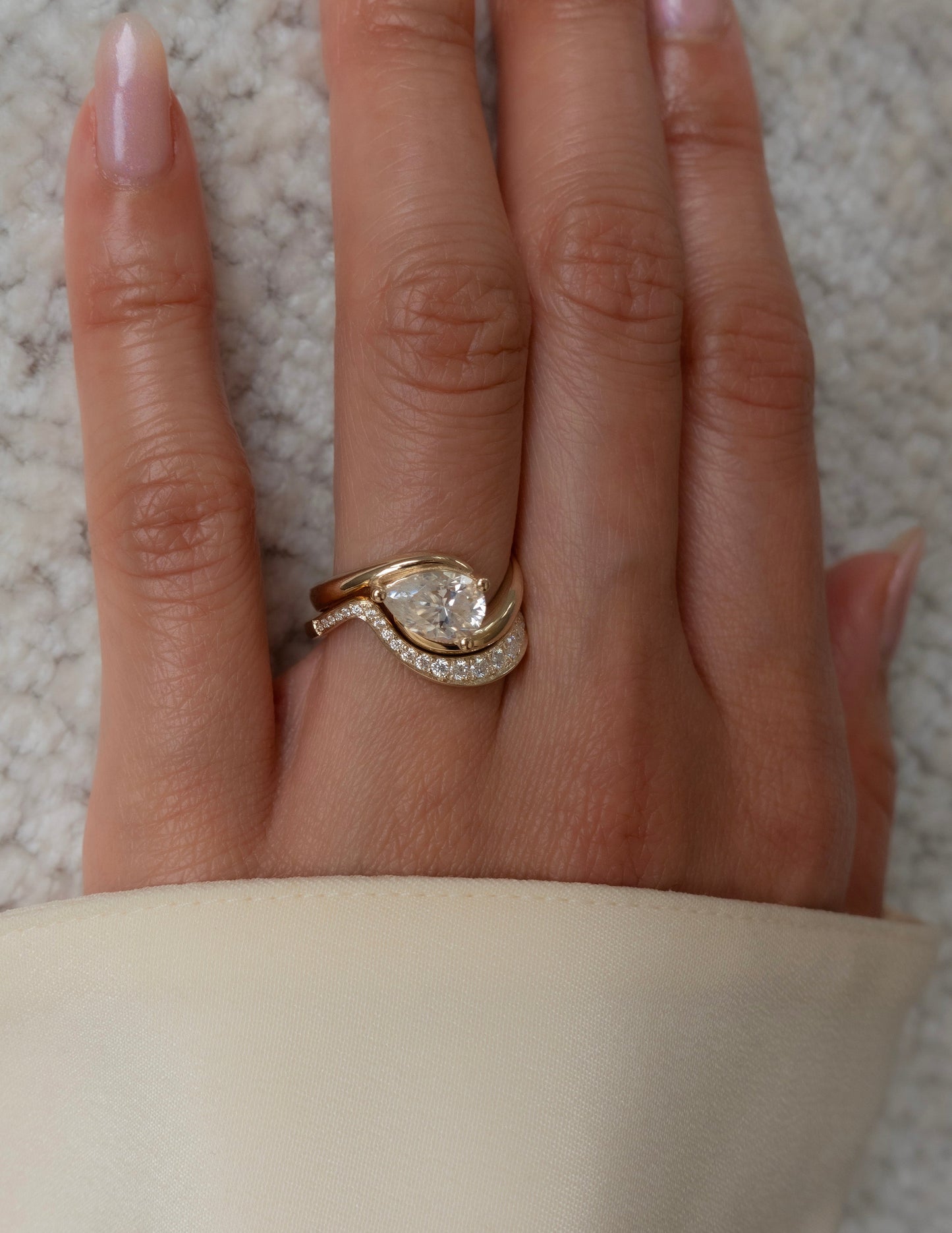 Solitaire Rapture & Pave Band- Oval Lab Grown Diamond Bridal Set