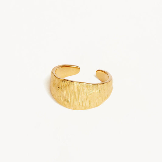 Rustic Elegance: Textured Gold Half-Open Band