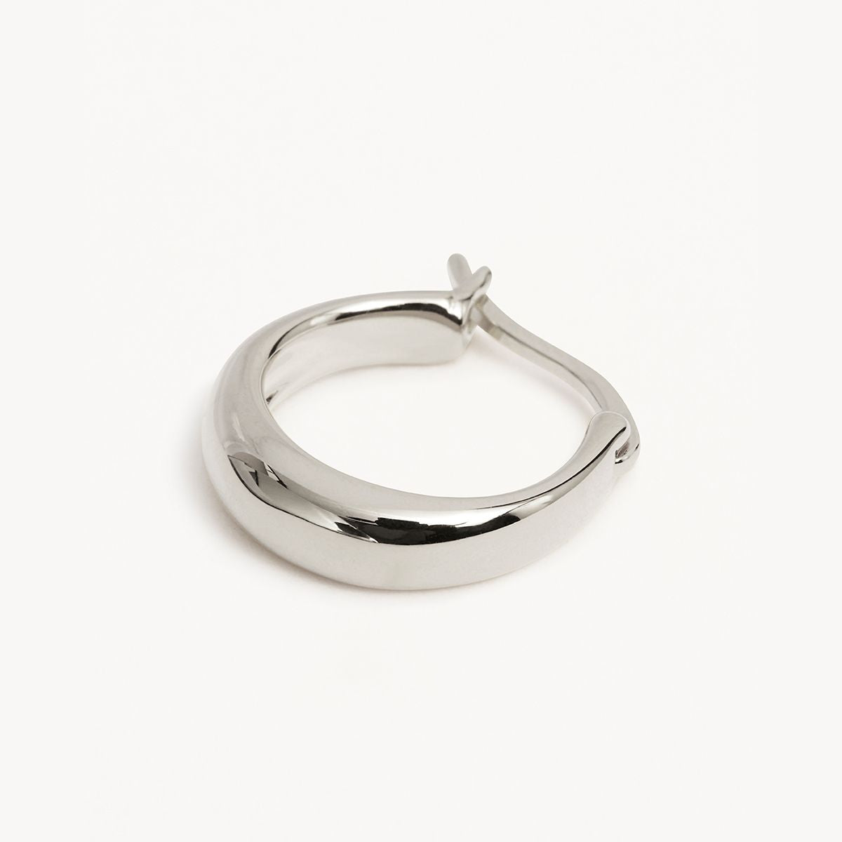 Golden Elegance: Petite Round Hoop Earrings 5