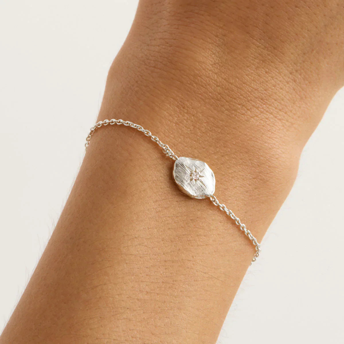 Elegant Gold Bracelet with 0.02 TCW Round Lab-Grown Diamond 4