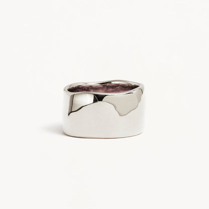 Elegant Gold Ripple Wedding Band 4