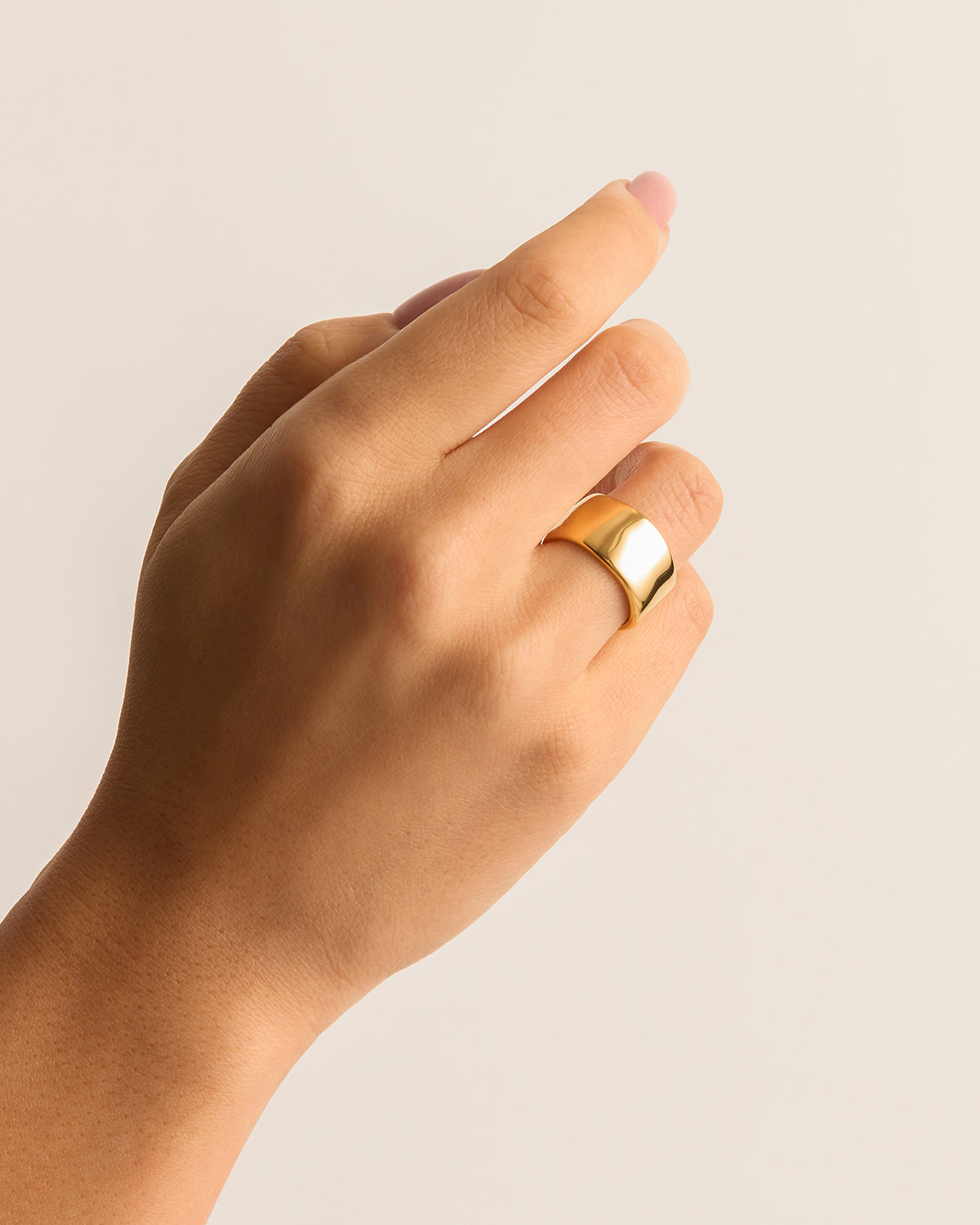 Elegant Gold Ripple Wedding Band 6