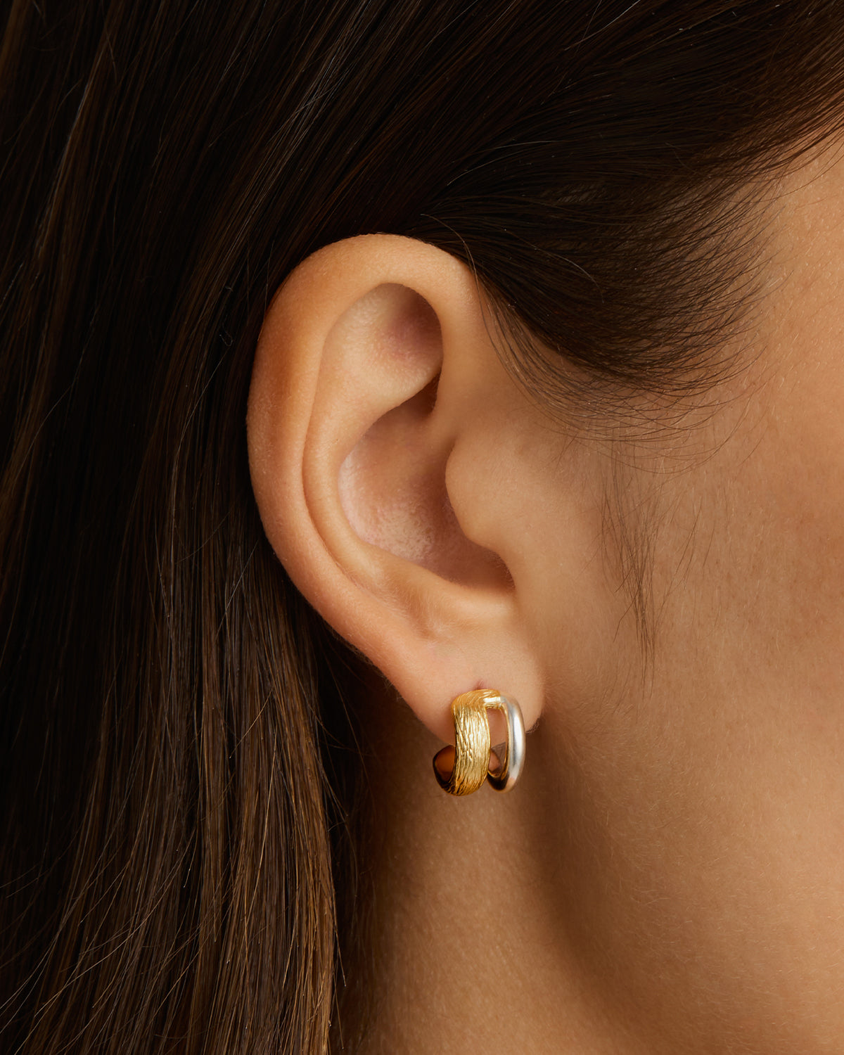 Elegant Two-Tone Shield Hoop Earrings 2