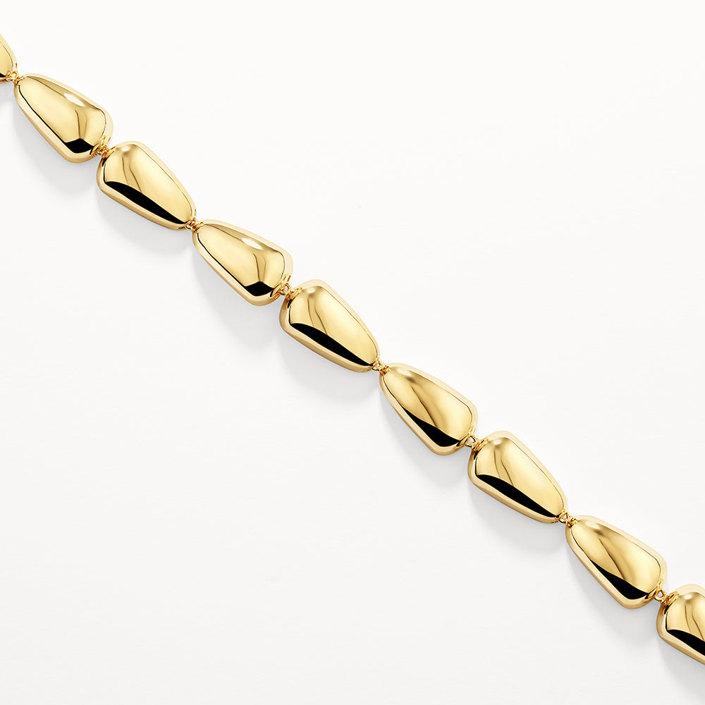 Golden Teardrop Elegance Necklace 2