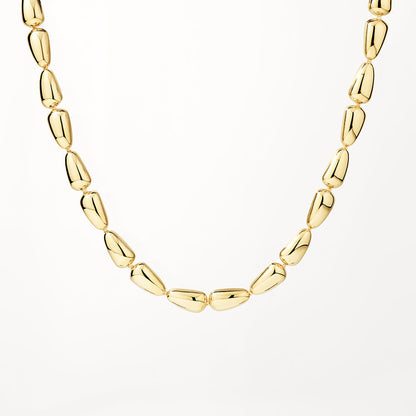 Golden Teardrop Elegance Necklace 1