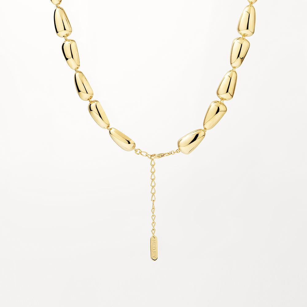 Golden Teardrop Elegance Necklace 3