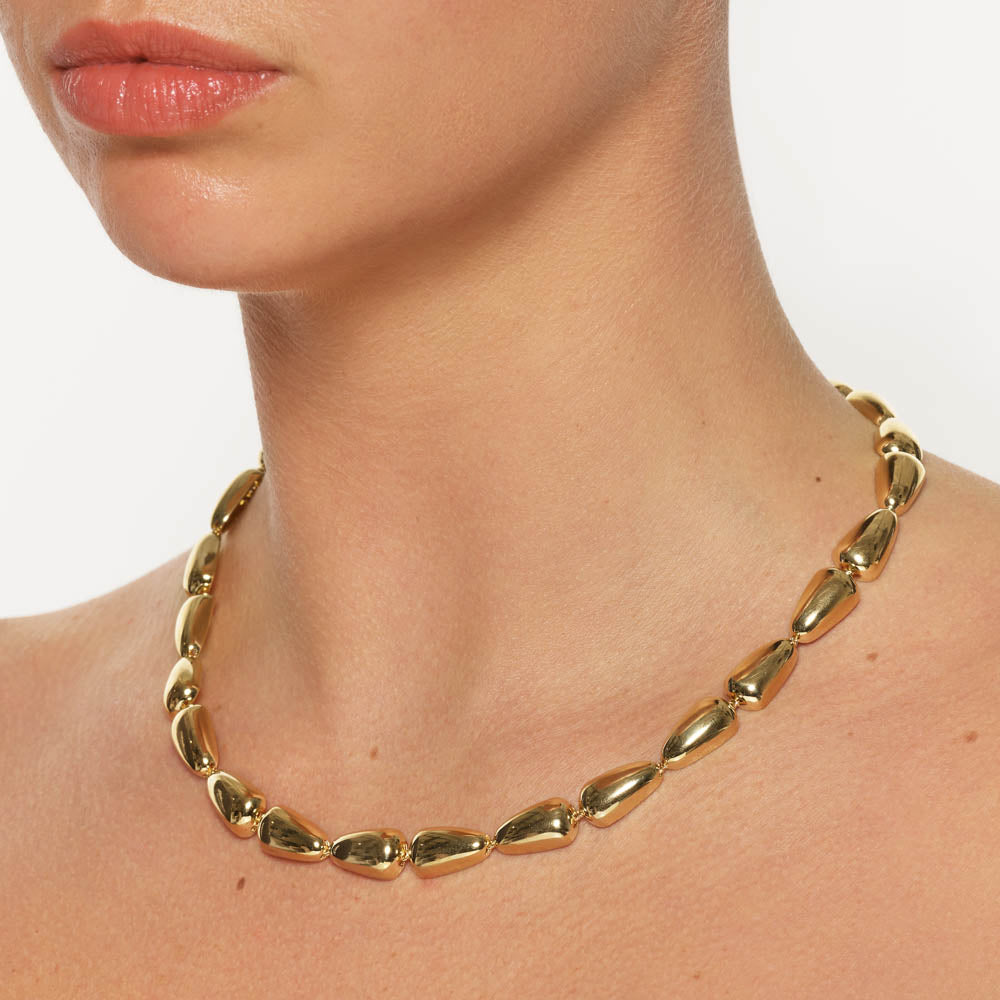 Golden Teardrop Elegance Necklace