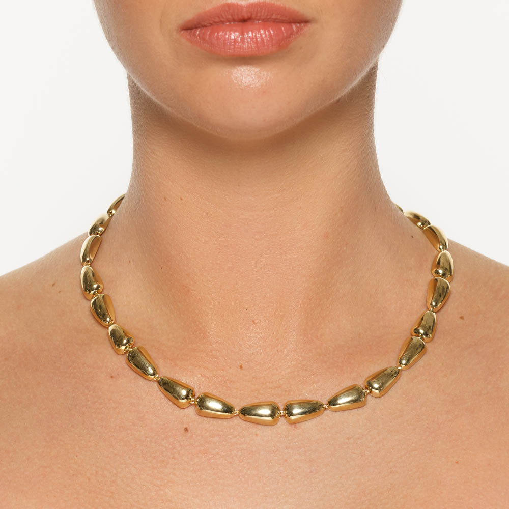 Golden Teardrop Elegance Necklace