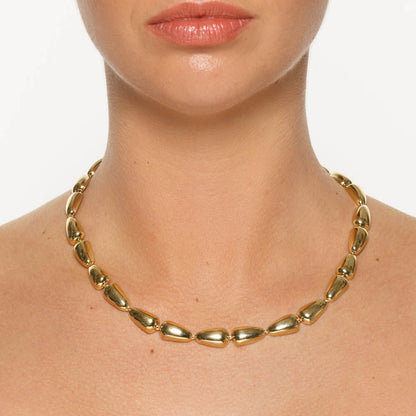 Golden Teardrop Elegance Necklace 5