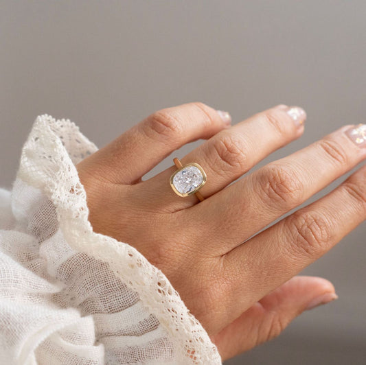Solitaire-Oval Lab Grown Diamond Engagement Ring