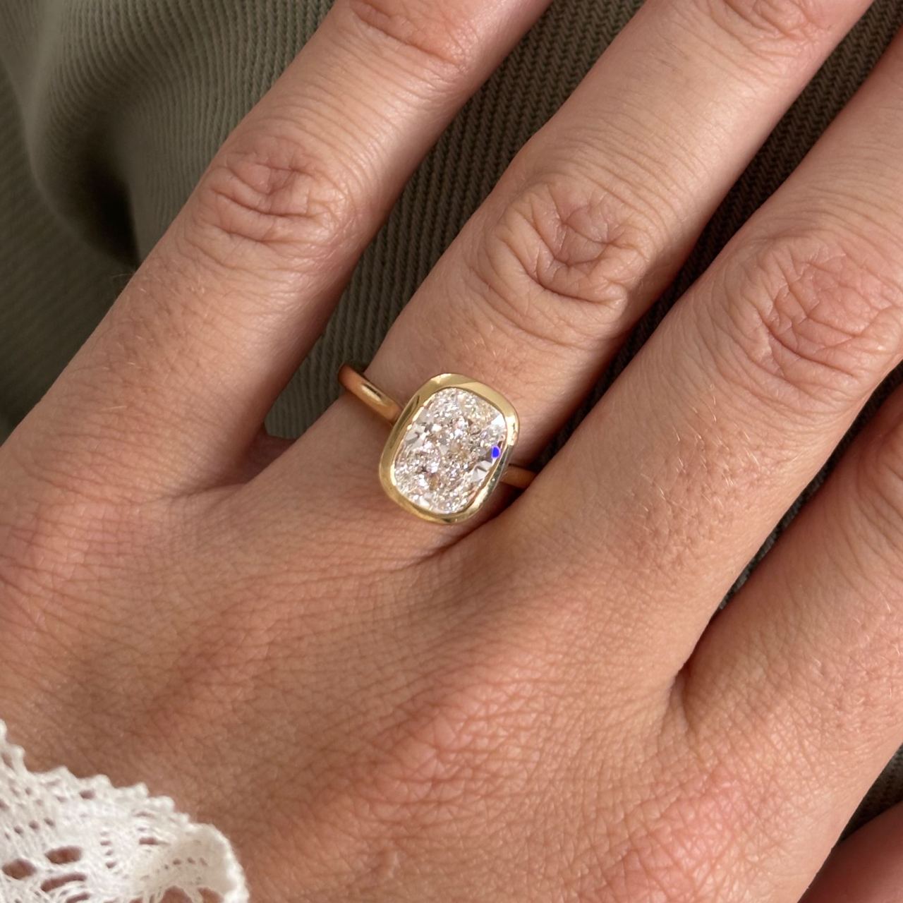Solitaire-Oval Lab Grown Diamond Engagement Ring