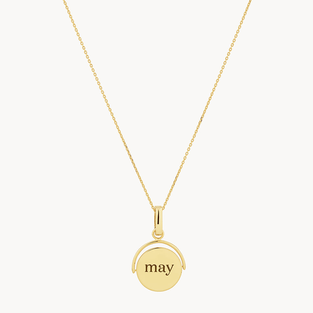 Personalized Gold Circle Pendant Necklace