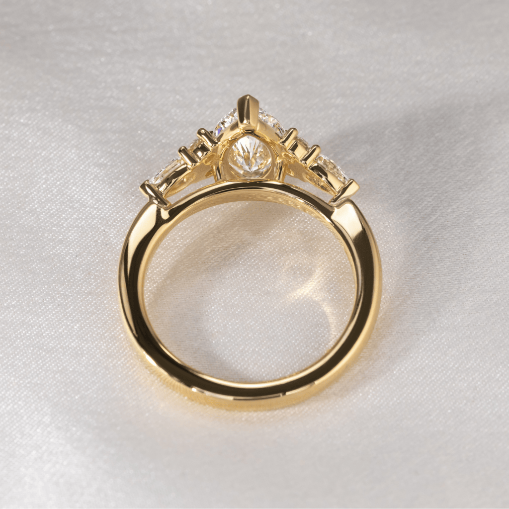 Solitaire-Oval Lab Grown Diamond Engagement Ring