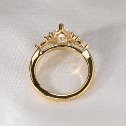 Solitaire-Oval Lab Grown Diamond Engagement Ring