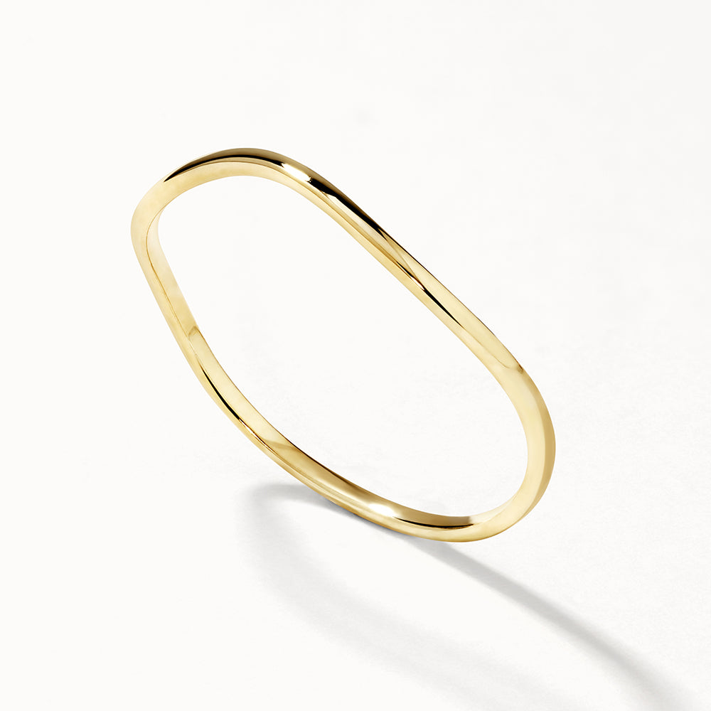 Elegant Gold Wave Wedding Band 2