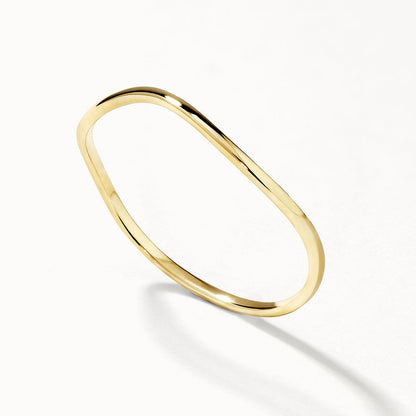 Elegant Gold Wave Wedding Band 2