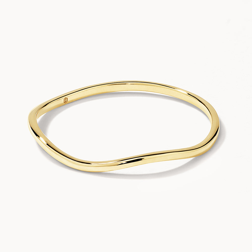 Elegant Gold Wave Wedding Band