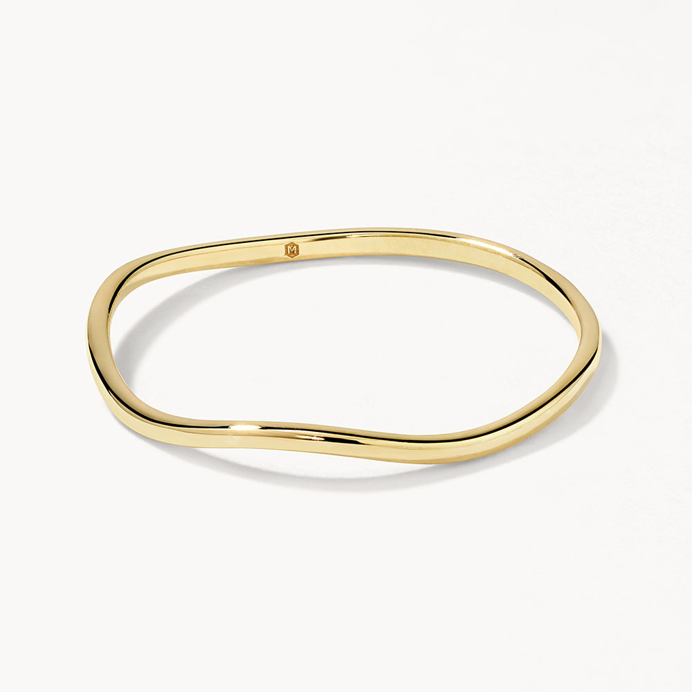 Elegant Gold Wave Wedding Band 1