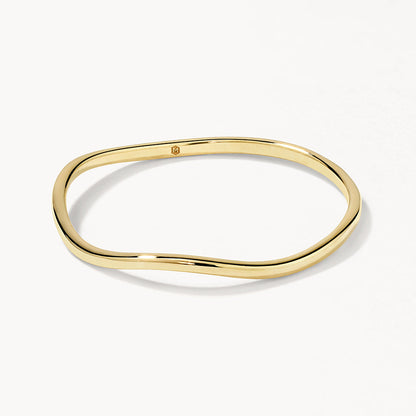 Elegant Gold Wave Wedding Band 1