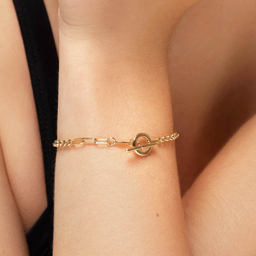 Elegant Gold Link Bracelet