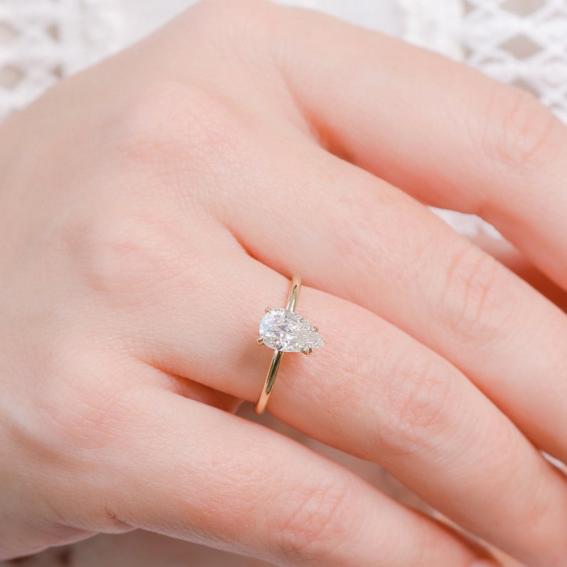 1.05 CT Pear-Shaped Lab-Grown Diamond Hidden Halo Engagement Ring