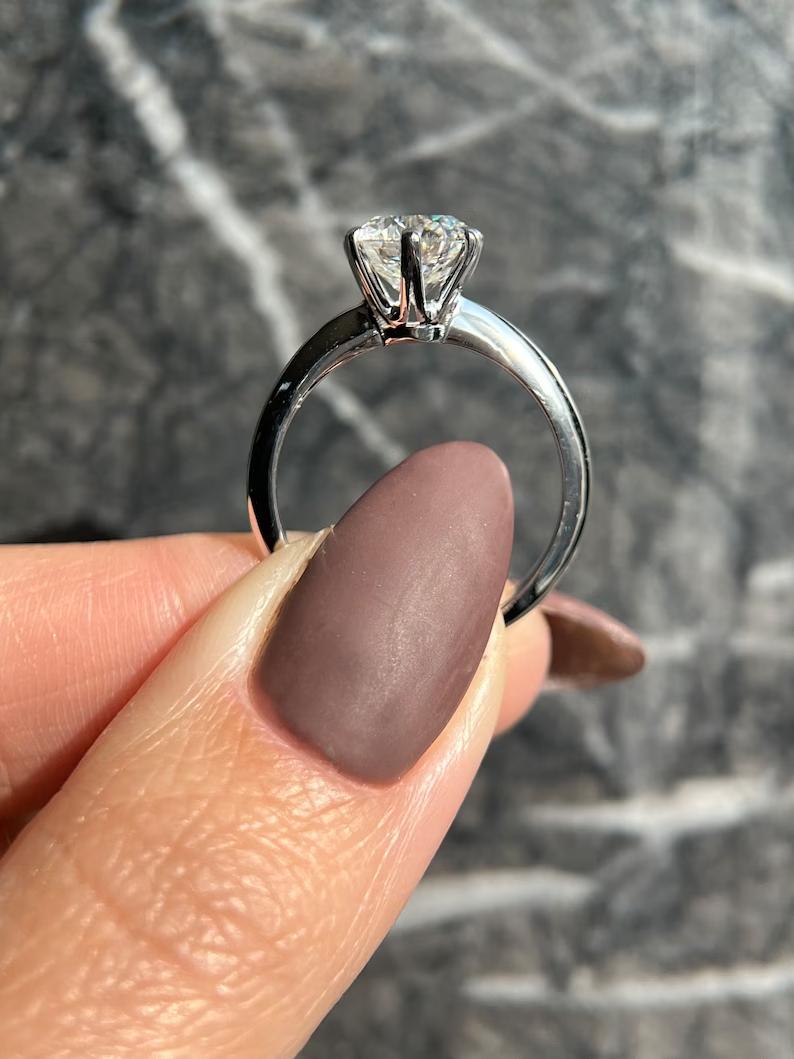 Radiant Elegance: 2.0 CT Round Lab-Grown Diamond Solitaire Ring 4