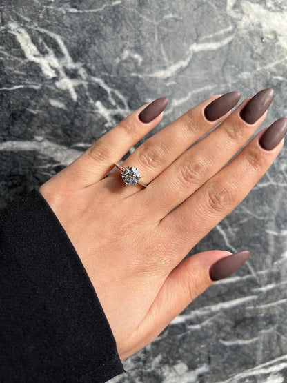 Radiant Elegance: 2.0 CT Round Lab-Grown Diamond Solitaire Ring 2