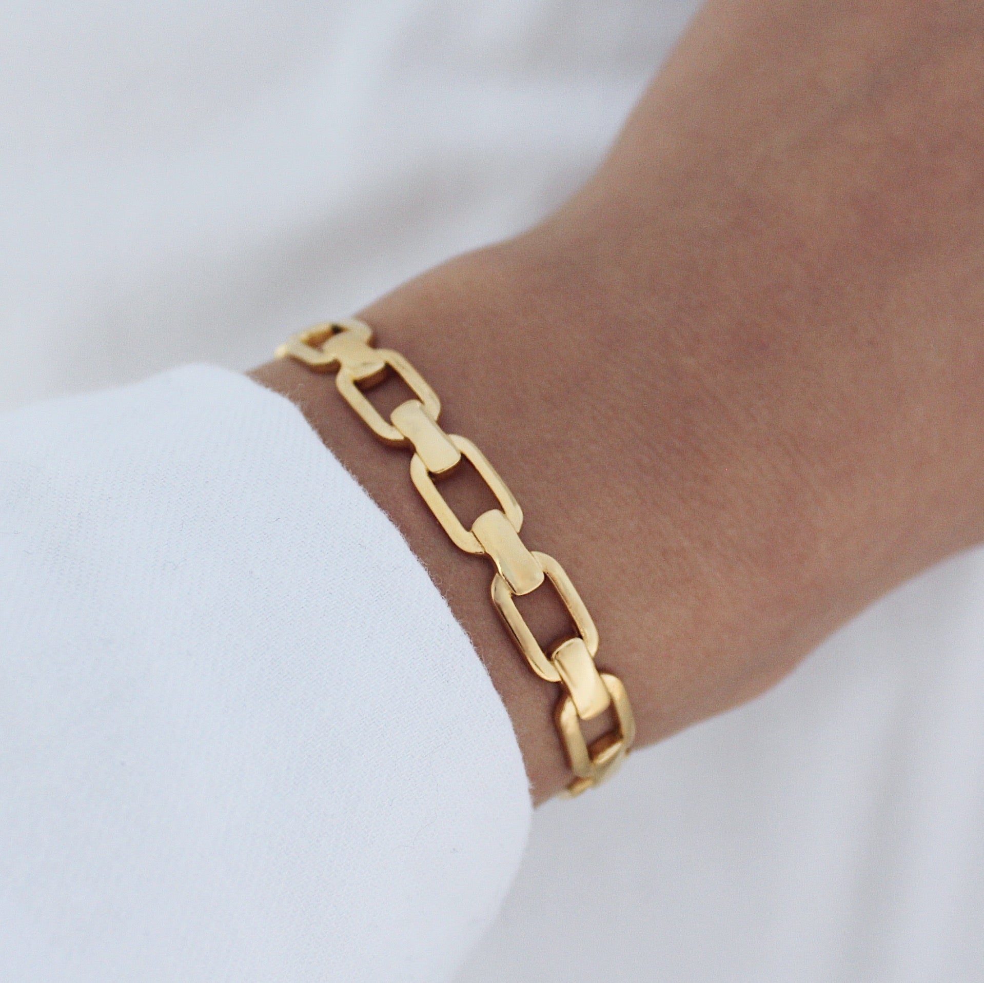 Elegant Gold Link Open Cuff Bracelet