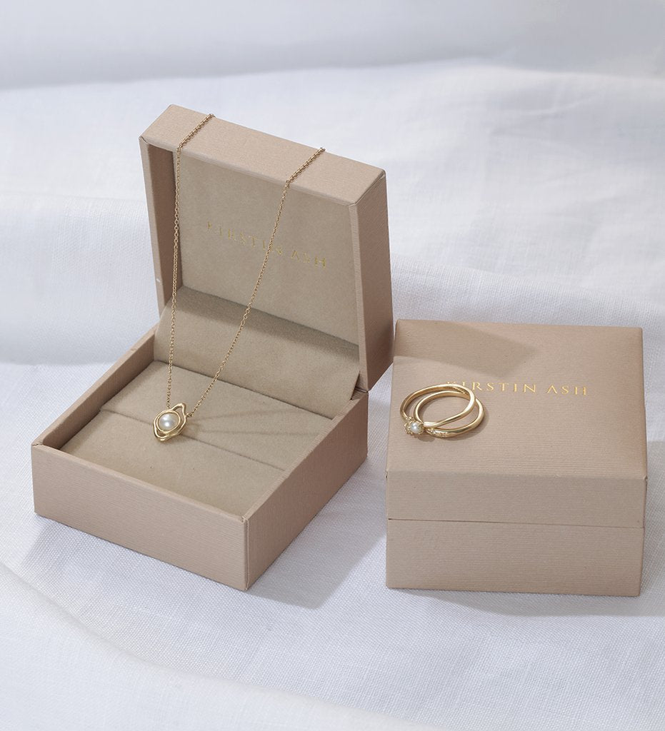 Elegant Gold Wedding Band with Round Lab-Grown Diamonds 5