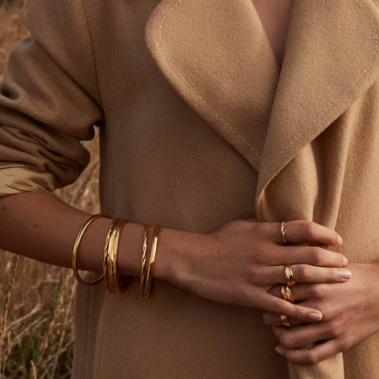 Elegant Wave Textured Gold Bangle Bracelet 3