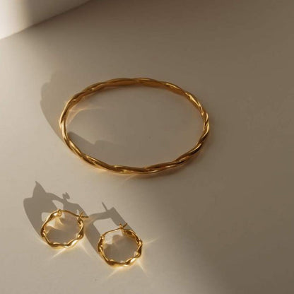 Elegant Wave Textured Gold Bangle Bracelet 4