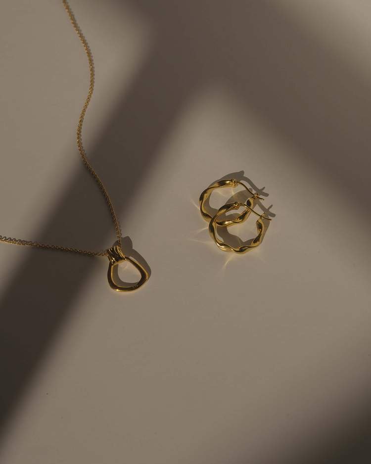 Golden Wave Elegance Hoop Earrings 4