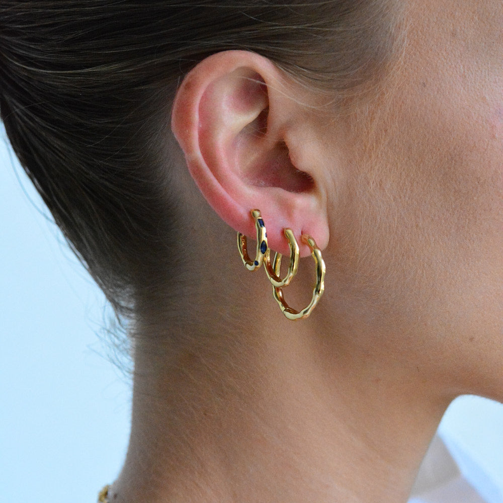 Elegant Wavy Gold Hoop Earrings 4