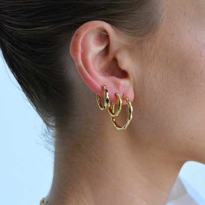 Elegant Wavy Gold Hoop Earrings 4