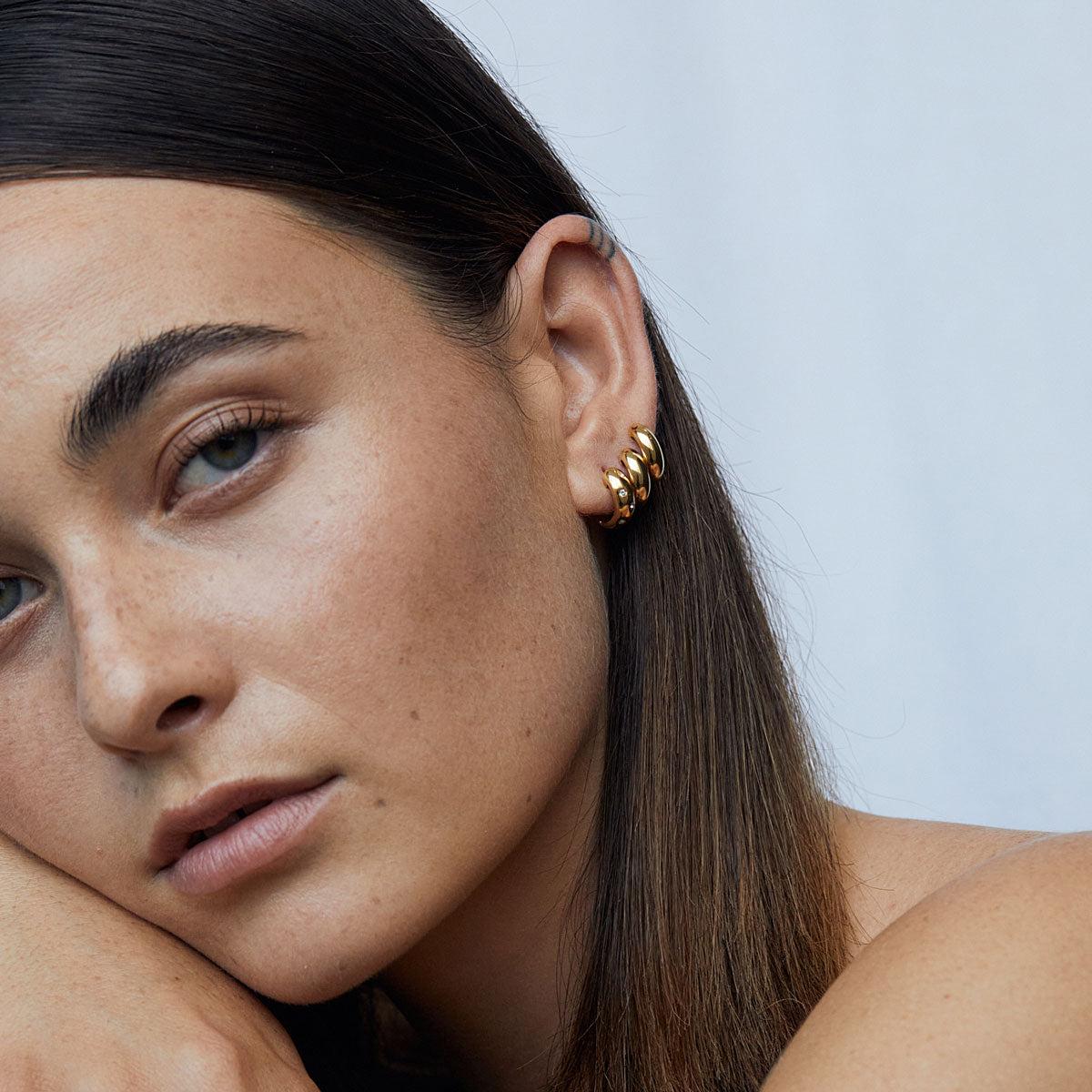 Elegant Gold Classic Hoop Earrings 3