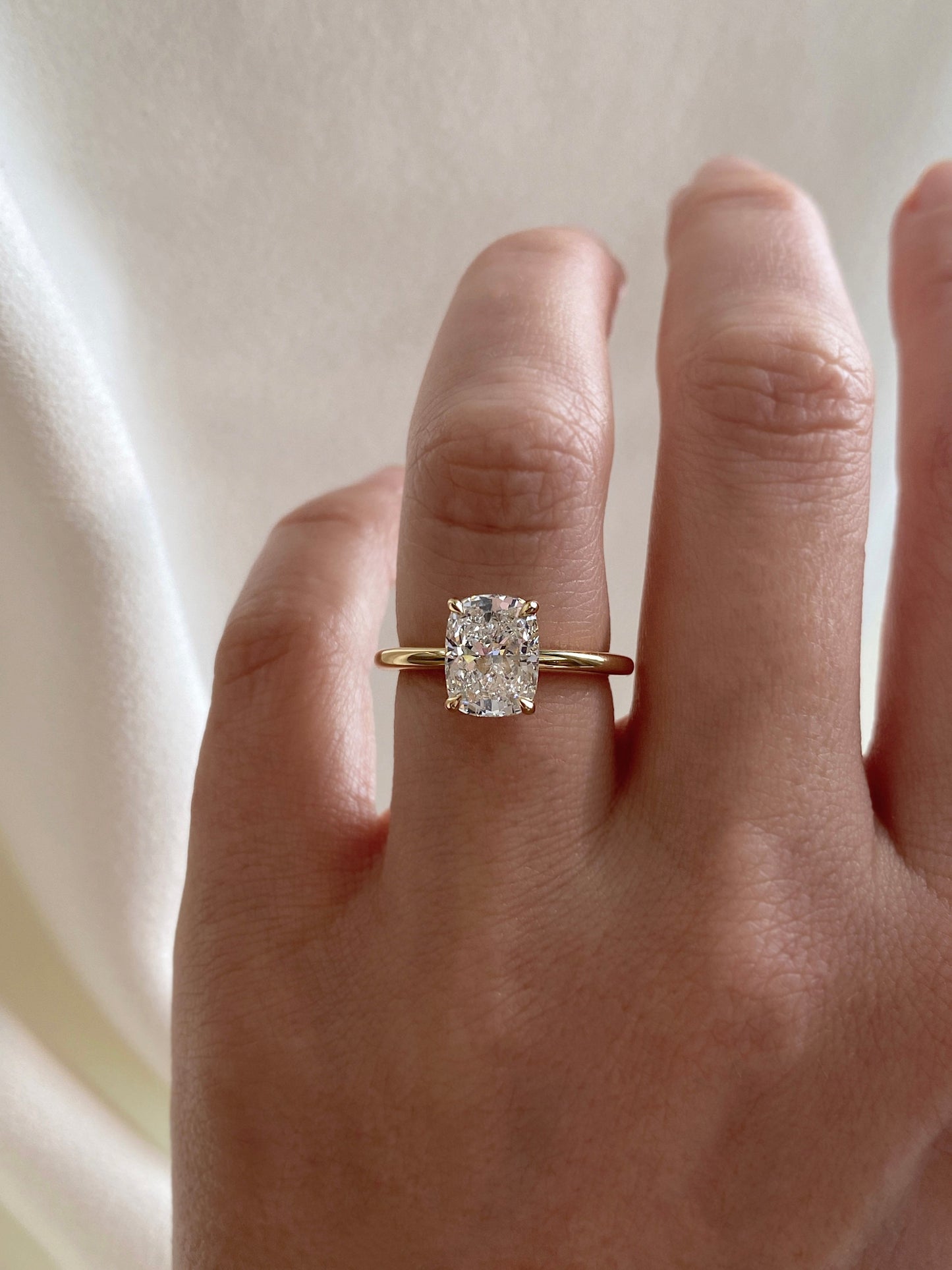 Solitaire-Oval Lab Grown Diamond Engagement Ring