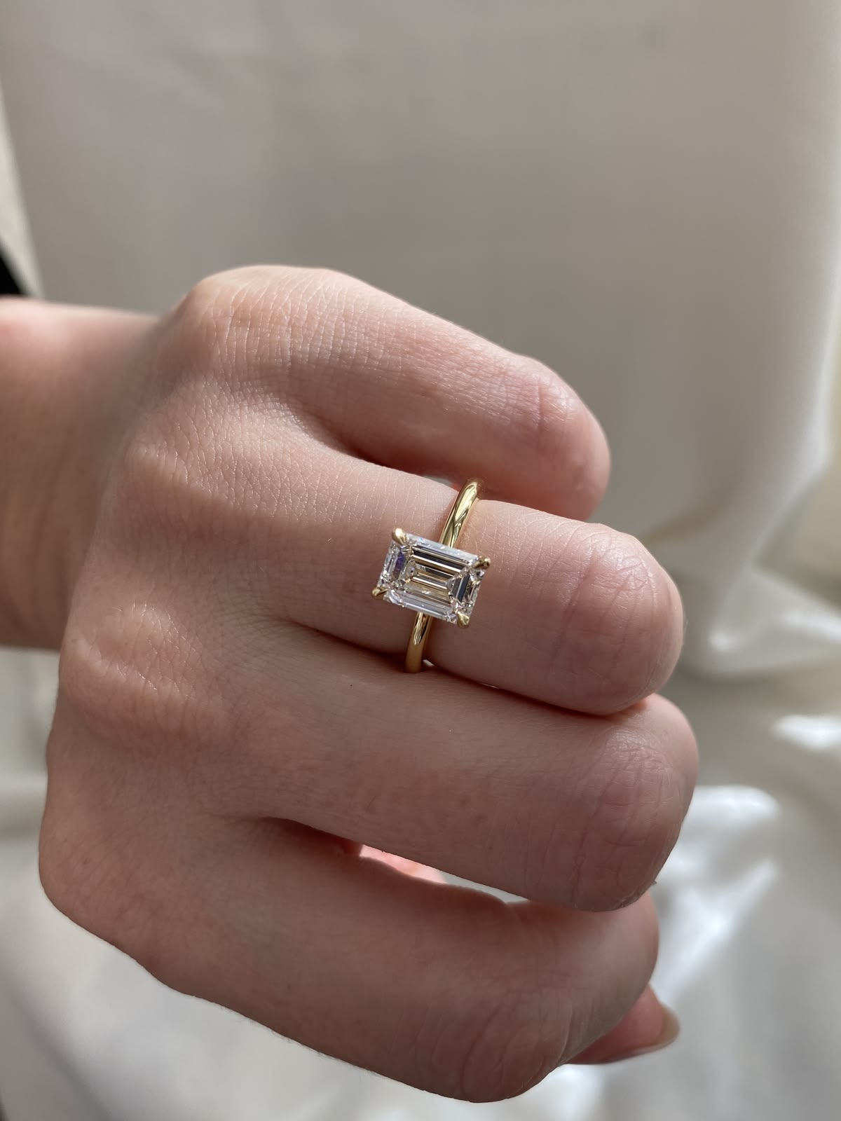 Solitaire-Oval Lab Grown Diamond Engagement Ring
