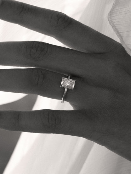 Solitaire-Oval Lab Grown Diamond Engagement Ring