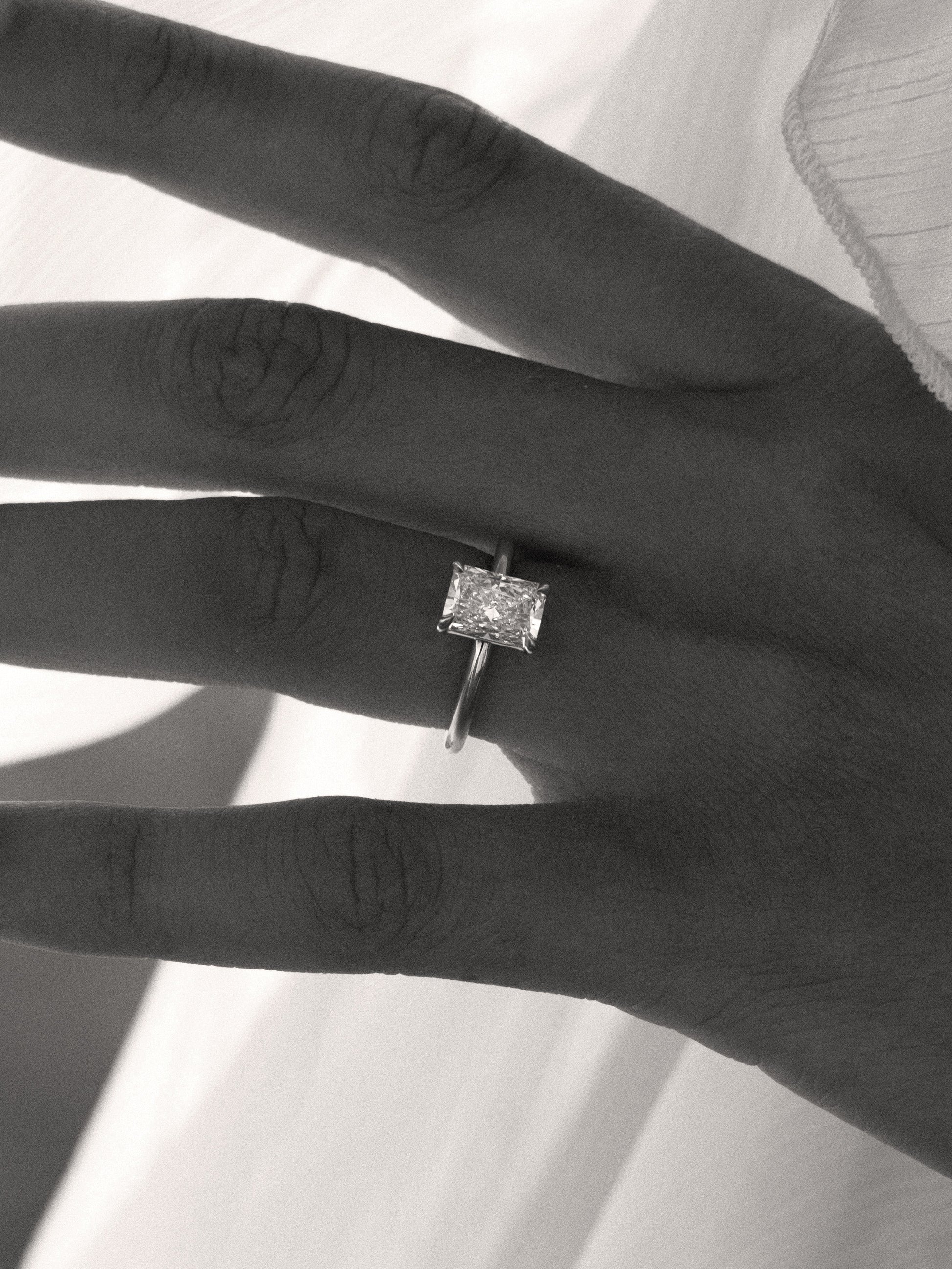Solitaire-Oval Lab Grown Diamond Engagement Ring
