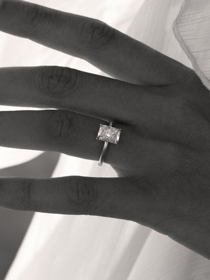 Solitaire-Oval Lab Grown Diamond Engagement Ring
