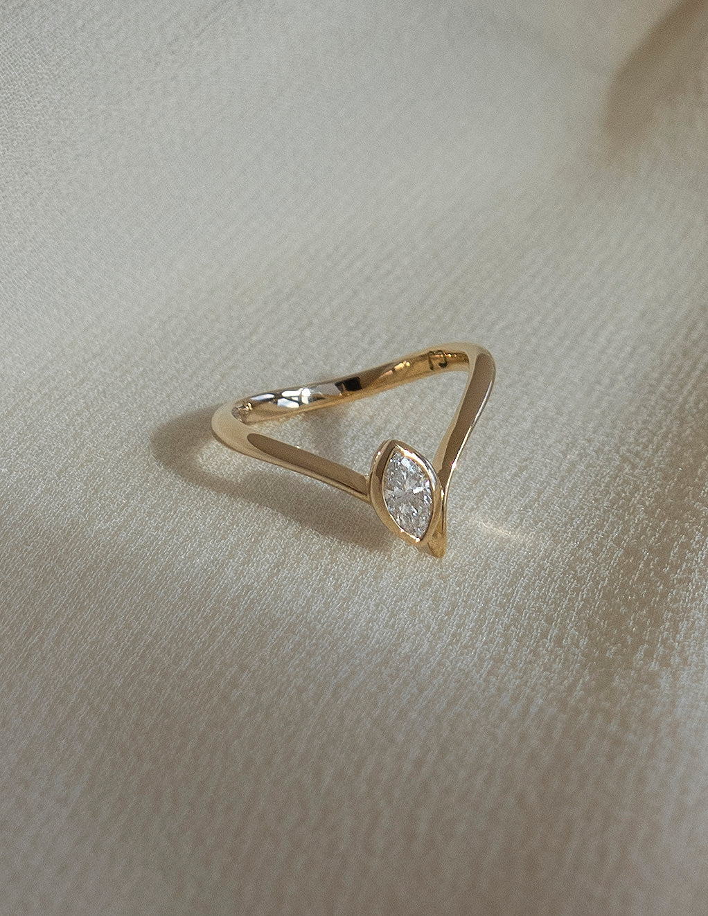 Solitaire-Oval Lab Grown Diamond Engagement Ring