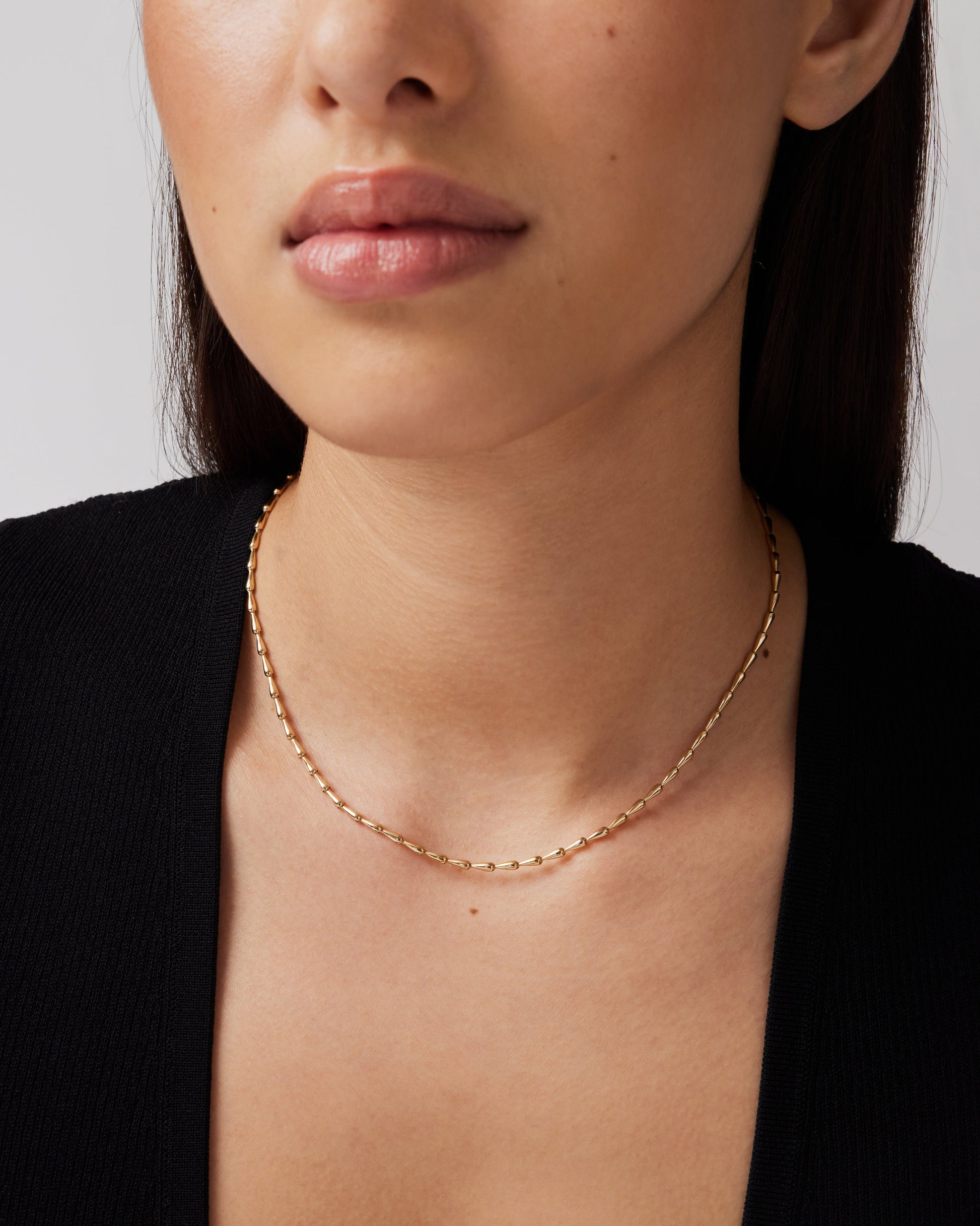 Elegant Gold Teardrop Chain Necklace 2