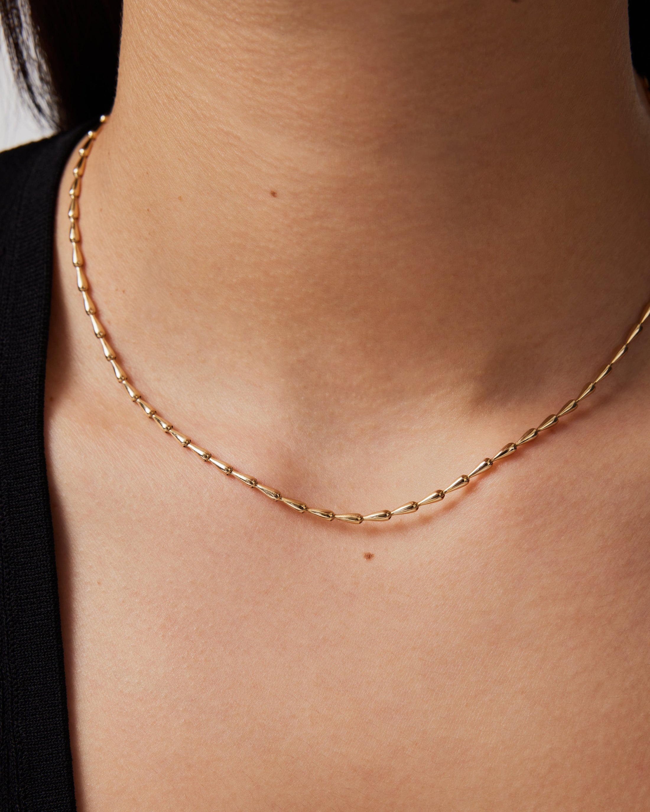 Elegant Gold Teardrop Chain Necklace