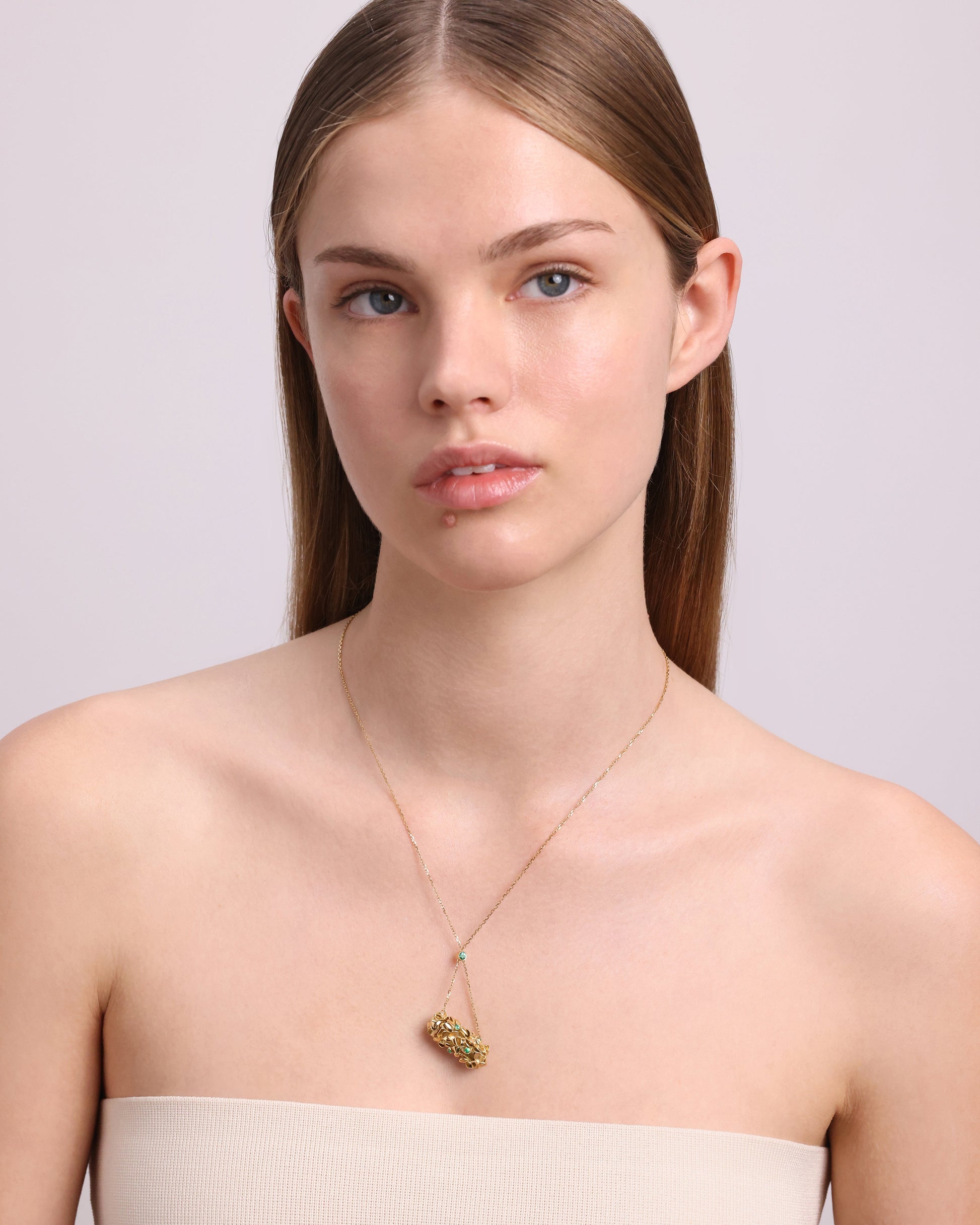 Round Emerald lab Made Diamond Criss Cross Necklace 4