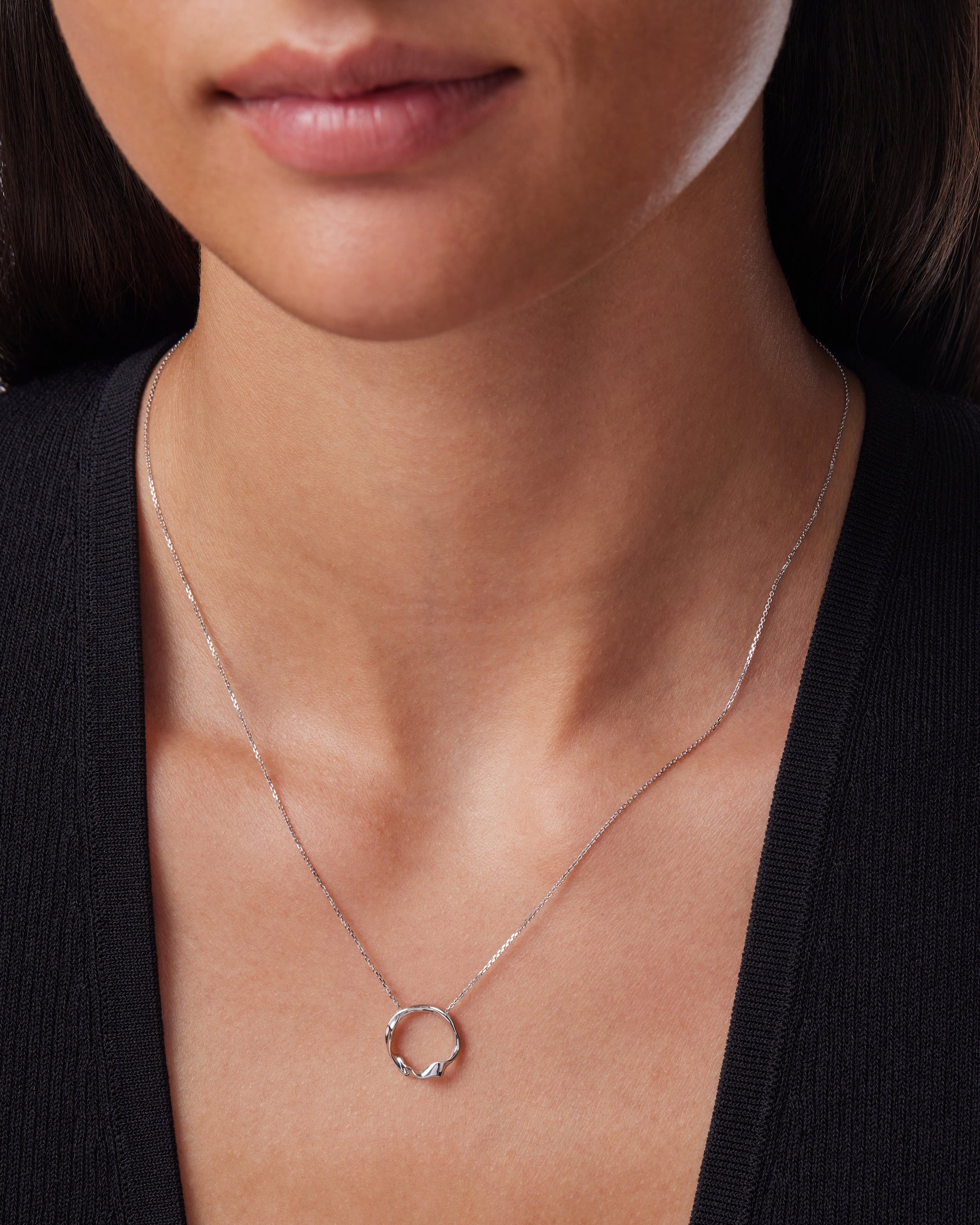 Elegant Silver Ripple Circle Pendant Necklace 4