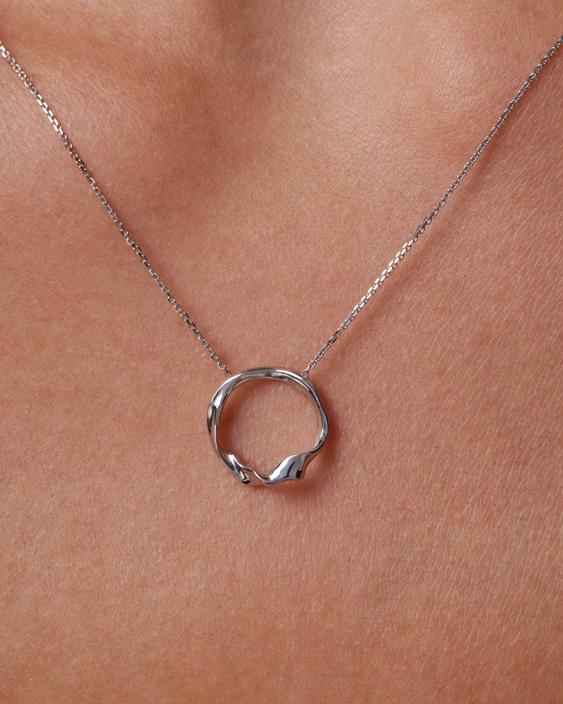 Elegant Silver Ripple Circle Pendant Necklace 2