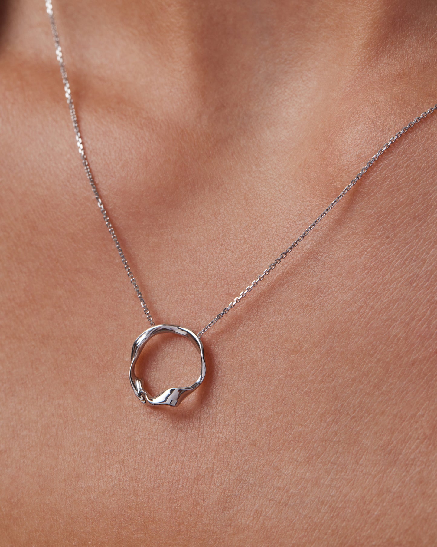 Elegant Silver Ripple Circle Pendant Necklace 3